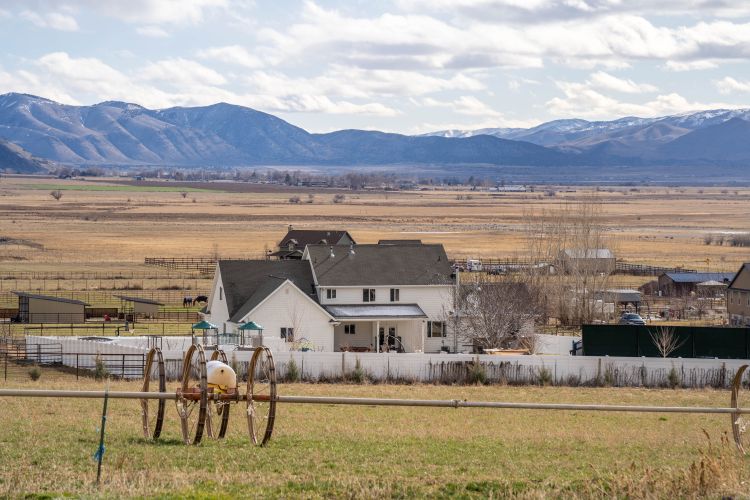 Acreage and rural property financing in Okotoks and Southern Alberta